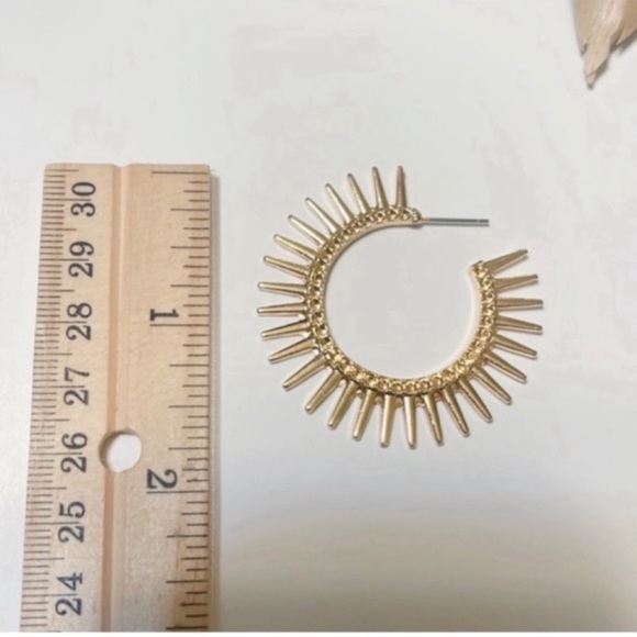 Anthro sun radiant hoop earrings in gold - Picture 5 of 6